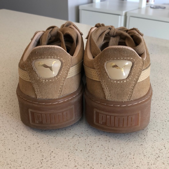 Puma Sneakers. Size 6 WMNS. - Picture 4 of 7